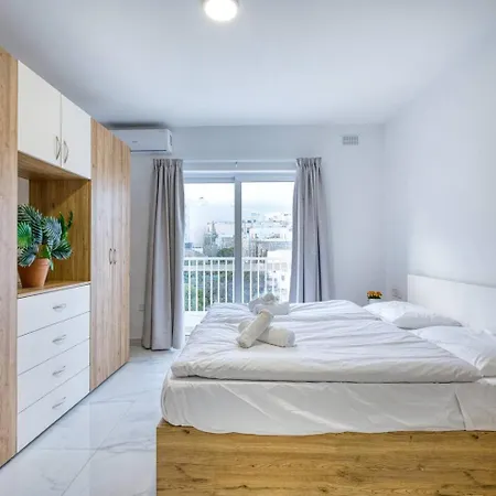 Modern W Balcony - Valletta Views