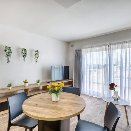 Modern W Balcony - Valletta Views Appart hôtel 4*