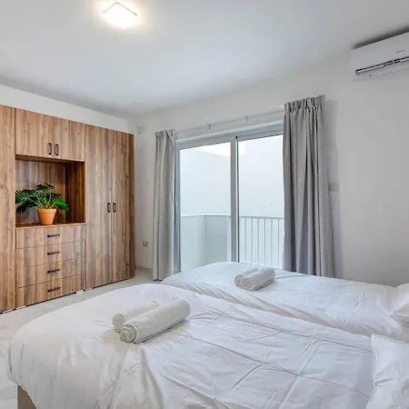 Modern W Balcony - Valletta Views Aparthotel