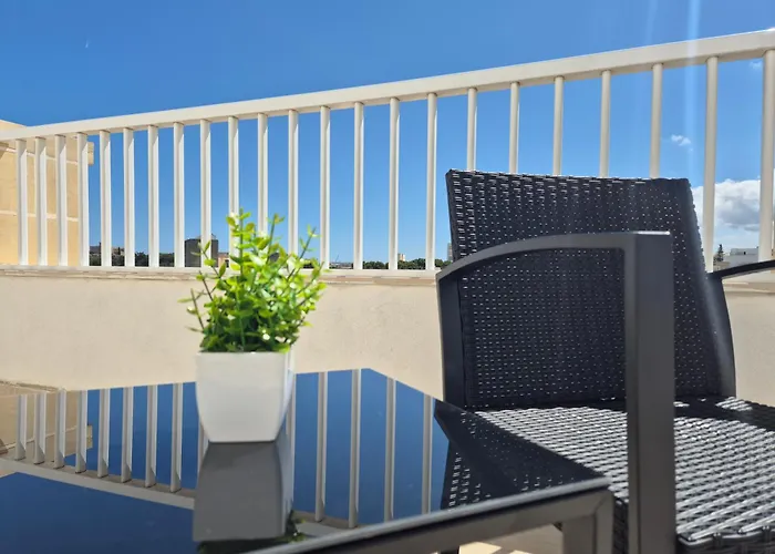 Modern W Balcony - Valletta Views Aparthotel