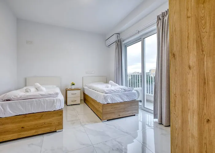 Modern W Balcony - Valletta Views Pieta