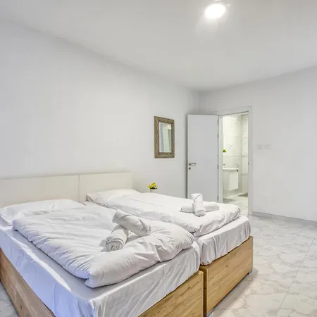 Modern W Balcony - Valletta Views Apartmán Pietà