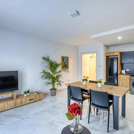 Modern W Balcony - Valletta Views *