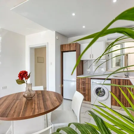 Modern W Balcony - Valletta Views アパートホテル Pietà