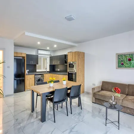 Modern W Balcony - Valletta Views Pietà