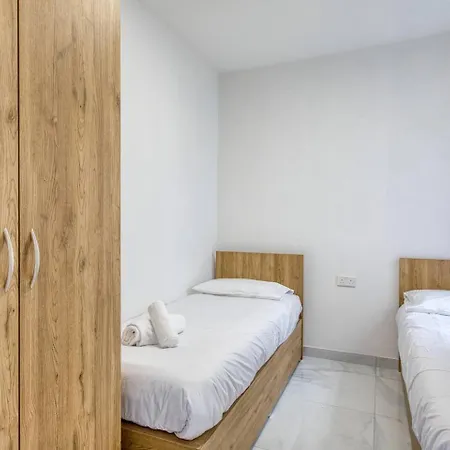 Modern W Balcony - Valletta Views Hotel apartamentowy