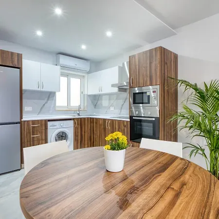 Modern W Balcony - Valletta Views