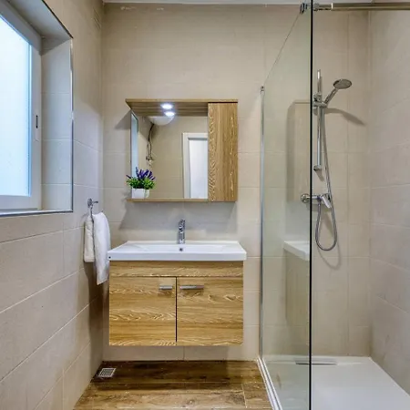 アパートホテル Modern W Balcony - Valletta Views 4*