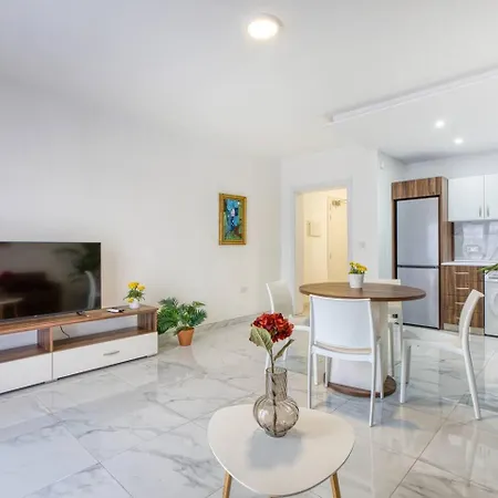 Hotel apartamentowy Modern W Balcony - Valletta Views