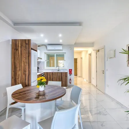 Modern W Balcony - Valletta Views