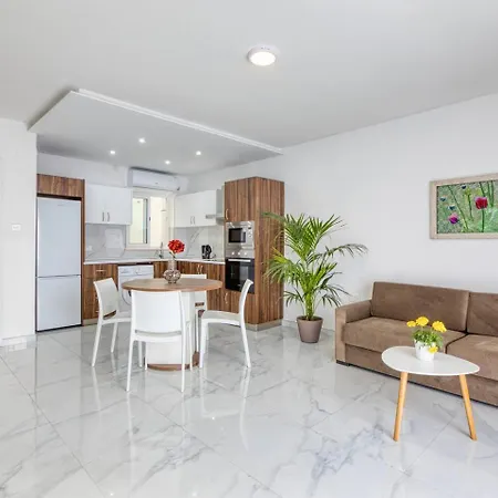 아파트호텔 Modern W Balcony - Valletta Views 4*