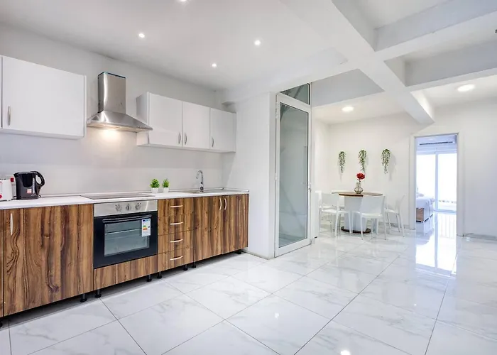 Modern W Balcony - Valletta Views شقة فندقية Pietà