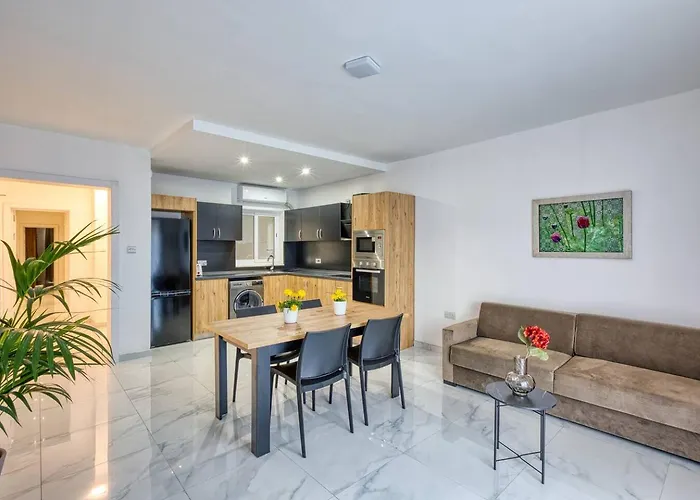 Modern W Balcony - Valletta Views Pietà