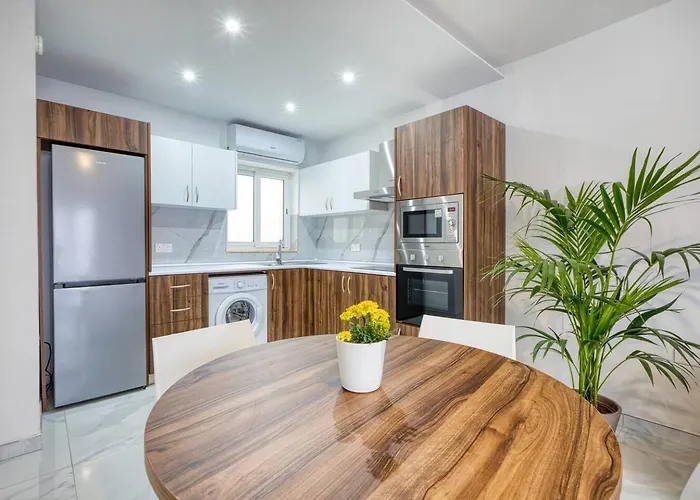 Modern W Balcony - Valletta Views