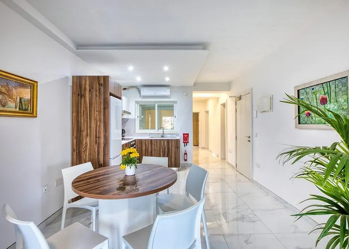 Modern W Balcony - Valletta Views